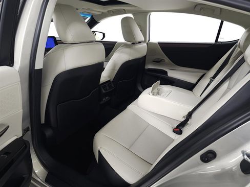 Certified 2024 Lexus ES 350 w/ Premium Package image 31