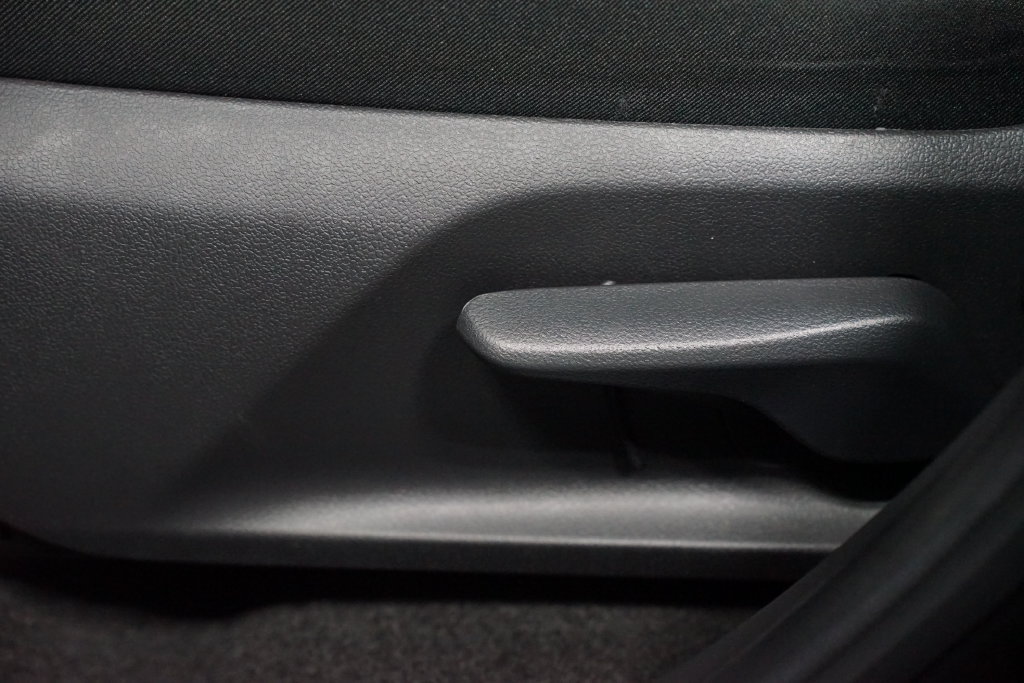 Certified 2025 Toyota RAV4 LE FWD image 31