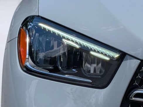 Used 2025 Mercedes-Benz GLE 450 4MATIC w/ AMG Line Exterior image 9
