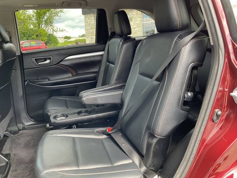 Used 2017 Toyota Highlander XLE AWD/4WD image 33