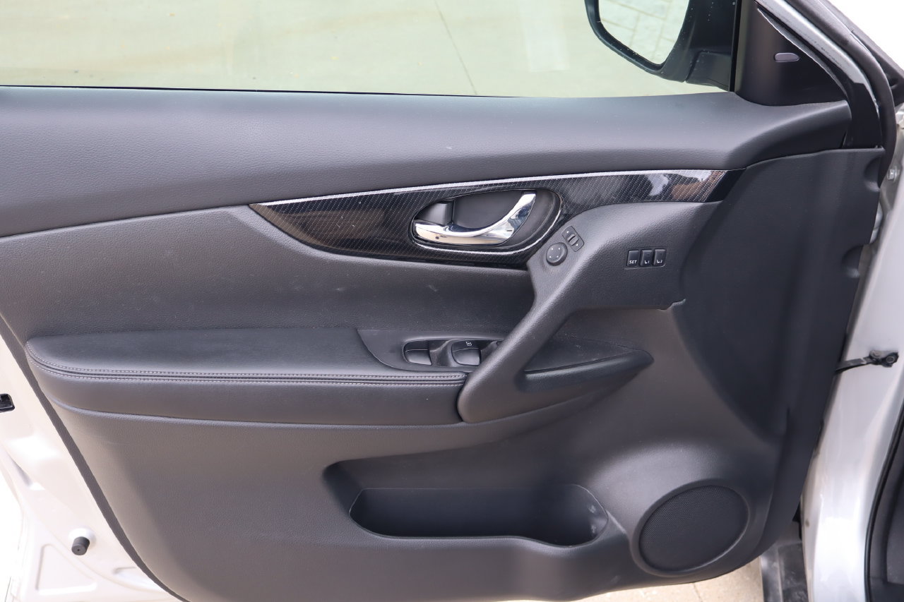 Used 2018 Nissan Rogue SL w/ Premium Package FWD image 20