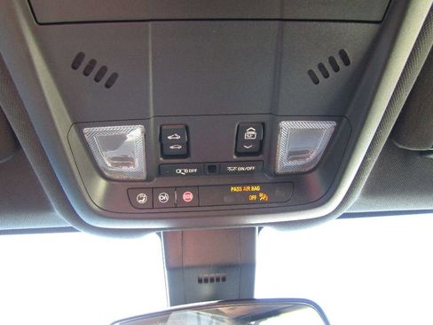 Used 2022 Chevrolet Equinox RS w/ RS Leather Package image 25