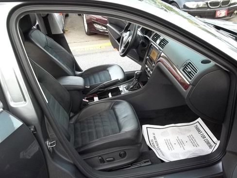 Used 2012 Volkswagen Passat 2.5 SEL Premium image 10