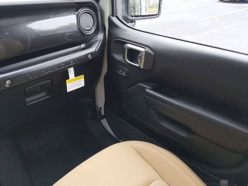 Used 2020 Jeep Wrangler Unlimited Sport image 16