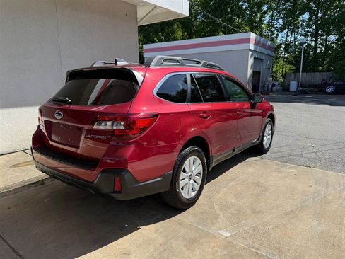 Used 2019 Subaru Outback 2.5i Premium AWD/4WD image 3