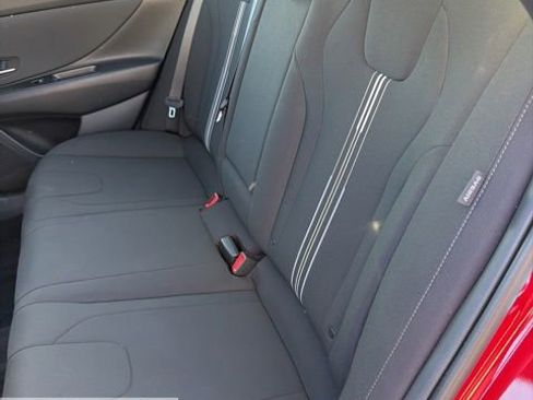 Used 2025 Hyundai Elantra SEL image 30