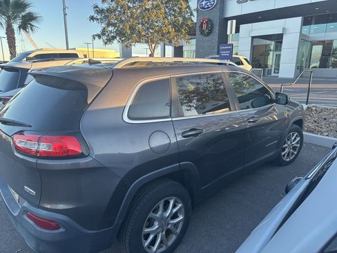 Used 2018 Jeep Cherokee Latitude Plus w/ Comfort/Convenience Group image 11