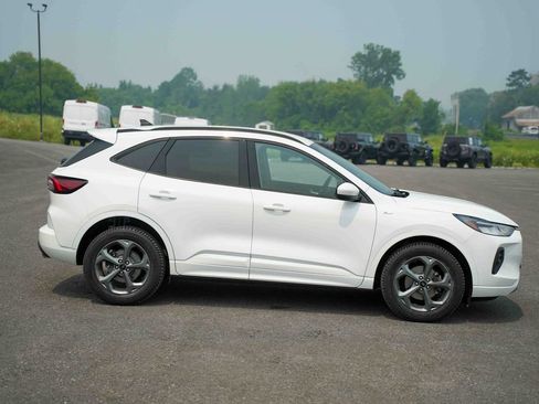 Used 2023 Ford Escape ST-Line Select w/ Tech Pack #1 AWD/4WD image 4