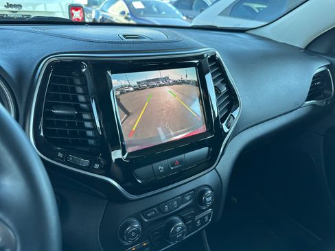 Used 2019 Jeep Cherokee Limited FWD image 22