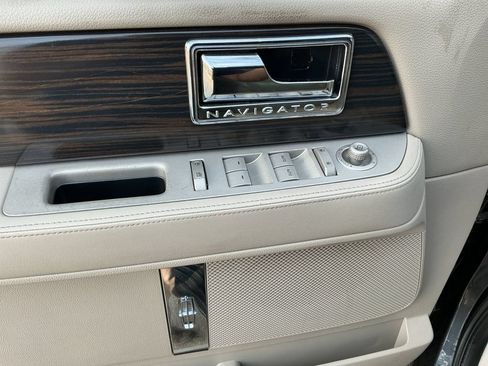 Used 2007 Lincoln Navigator 4WD image 10