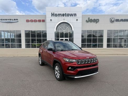 Used 2025 Jeep Compass Limited AWD/4WD image 1