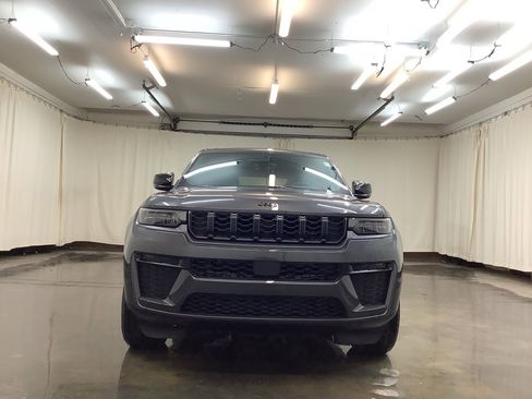 New 2026 Jeep Grand Cherokee Altitude AWD/4WD image 11