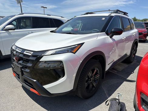Used 2026 Nissan Rogue SV AWD/4WD image 4