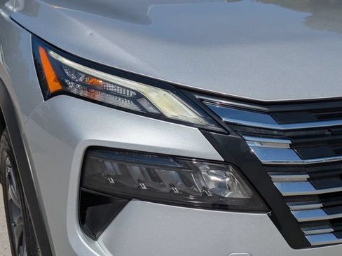 Used 2024 Nissan Rogue SV FWD image 10