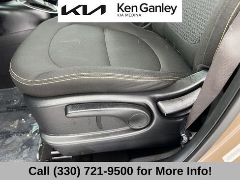 Used 2015 Kia Soul + image 28