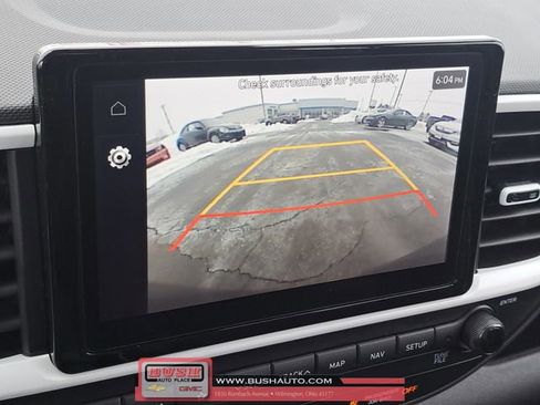 Used 2022 Hyundai Venue Limited image 21