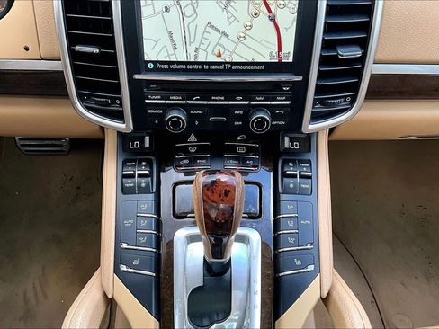 Used 2014 Porsche Cayenne S AWD/4WD image 36