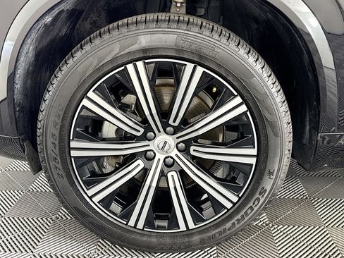 Used 2025 Volvo XC90 B6 Plus image 37