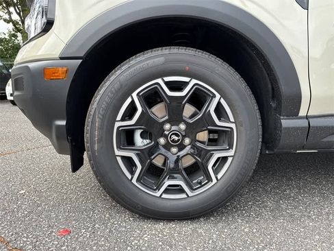 New 2025 Ford Bronco Sport Outer Banks image 9