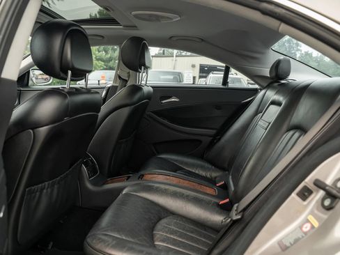 Used 2006 Mercedes-Benz CLS 500 w/ Entertainment Pkg image 8
