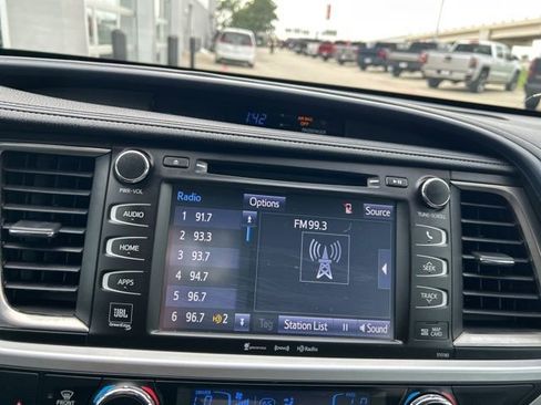 Used 2018 Toyota Highlander Limited FWD image 26