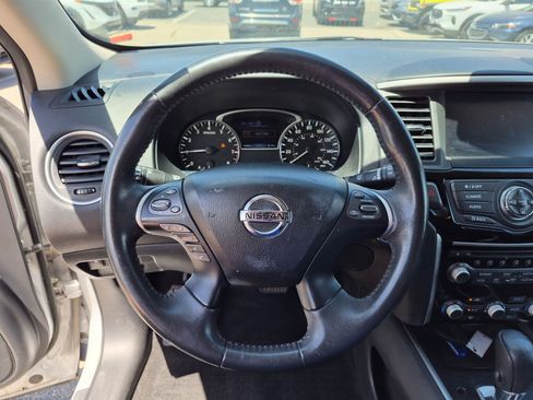 Used 2017 Nissan Pathfinder SV AWD/4WD image 18