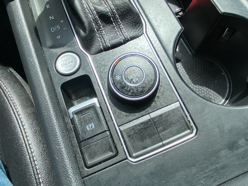 Used 2021 Volkswagen Atlas SE image 36