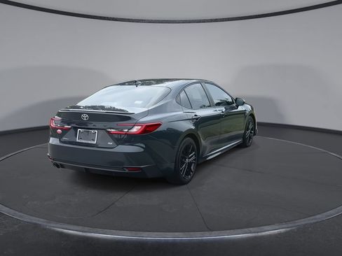 Used 2025 Toyota Camry SE FWD image 8