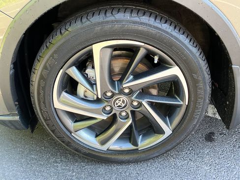 Used 2021 Toyota C-HR Limited FWD image 23