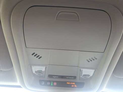 Used 2024 Chevrolet Equinox LT FWD image 28