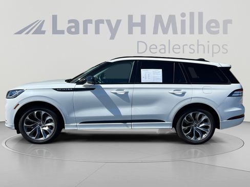 Used 2025 Lincoln Aviator AWD w/ Jet Appearance Package image 2
