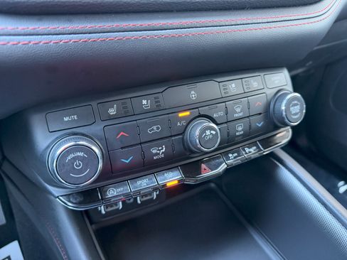 Used 2024 Dodge Durango GT image 14