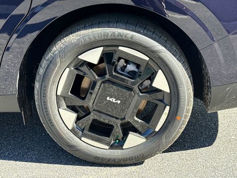 New 2026 Kia Carnival EX FWD image 19