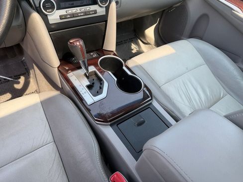 Used 2012 Toyota Camry XLE w/ Leather Pkg FWD image 18
