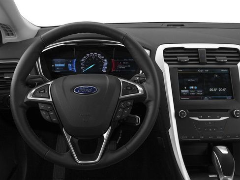 Used 2016 Ford Fusion SE FWD image 6