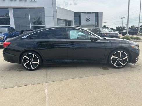 Used 2019 Honda Accord Sport image 3