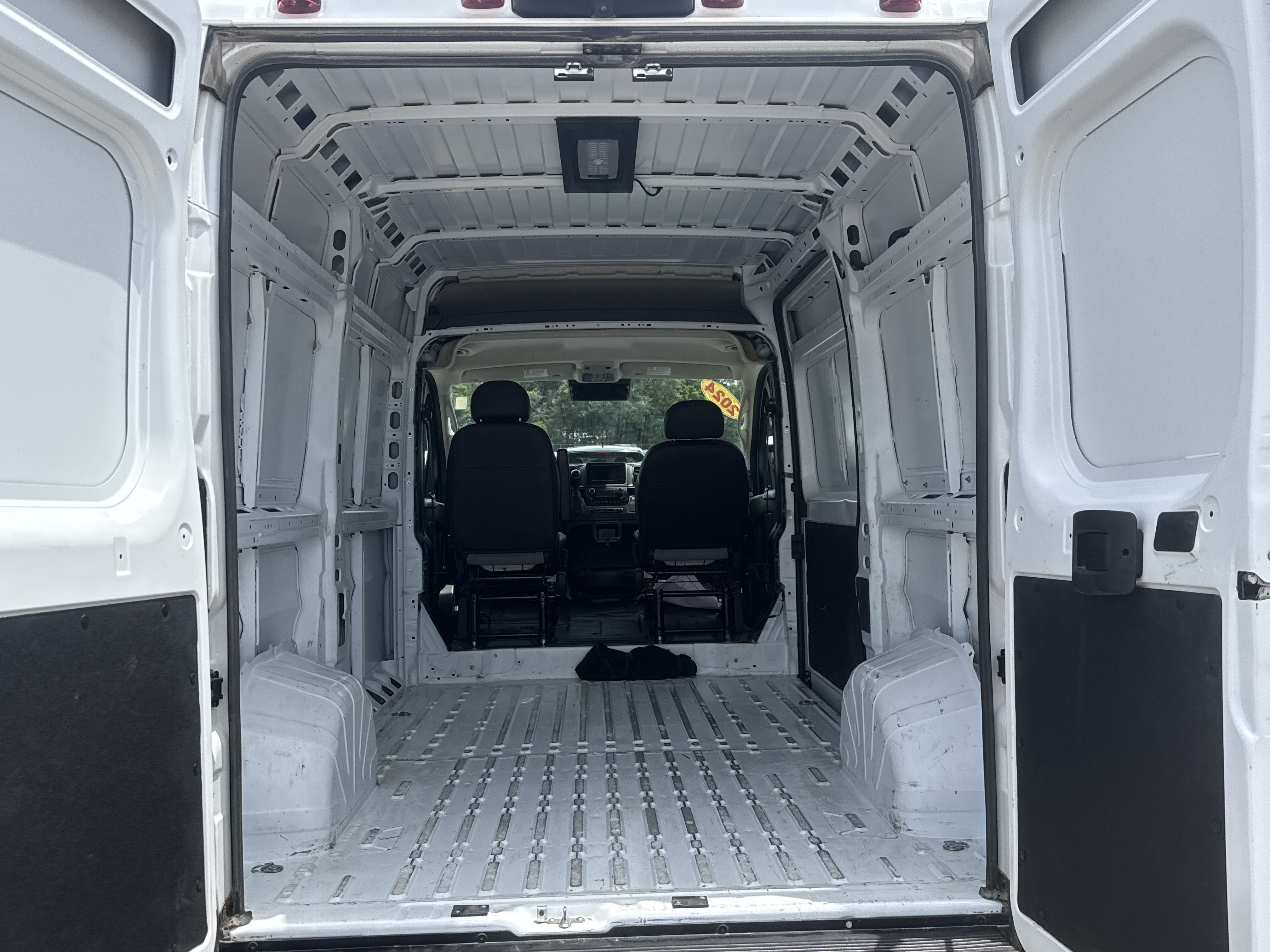 Used 2024 RAM ProMaster 2500 w/ Convenience Group FWD image 7