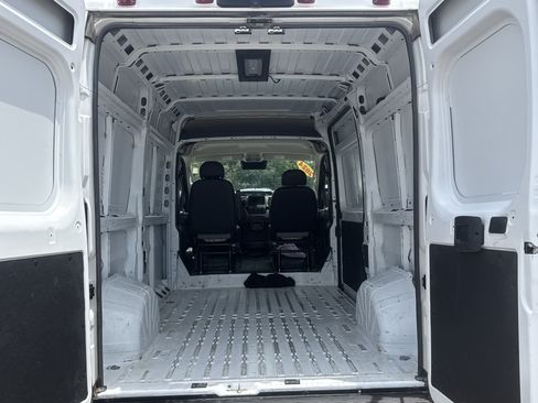 Used 2024 RAM ProMaster 2500 w/ Convenience Group FWD image 7