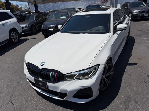 Used 2019 BMW 330i Sedan w/ M Sport Package RWD image 4