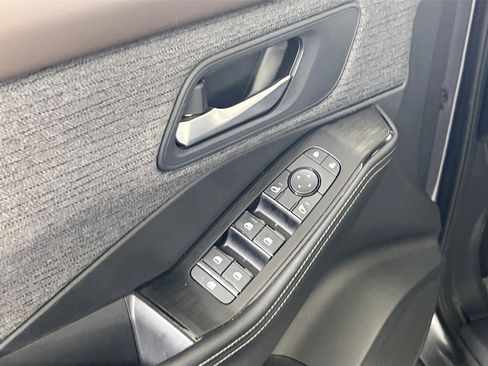 Used 2021 Nissan Rogue SV image 17