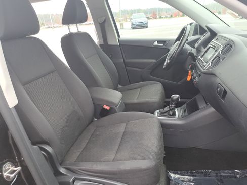 Used 2015 Volkswagen Tiguan S image 10