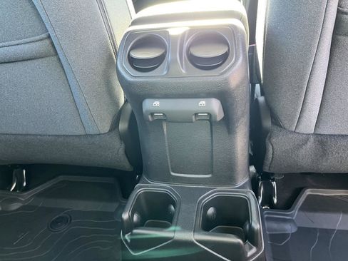Used 2025 Jeep Wrangler Sport image 21