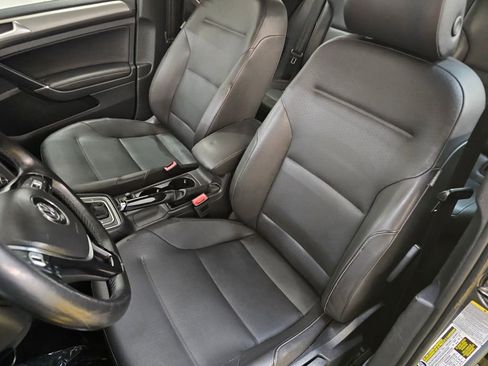 Used 2015 Volkswagen Golf SE image 22