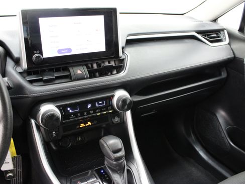 Used 2025 Toyota RAV4 LE AWD/4WD image 15