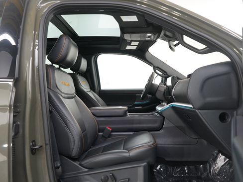 Used 2025 Ford Expedition Tremor image 12