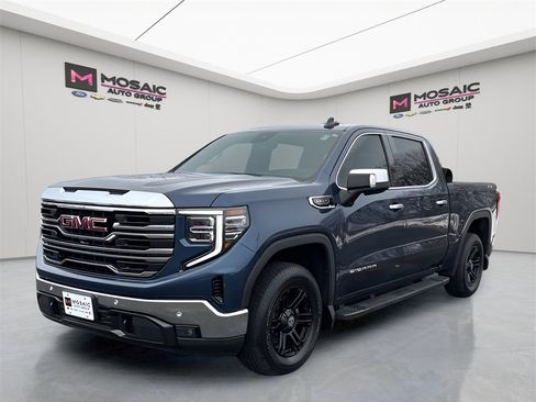 Used 2022 GMC Sierra 1500 SLT w/ SLT Convenience Package image 3