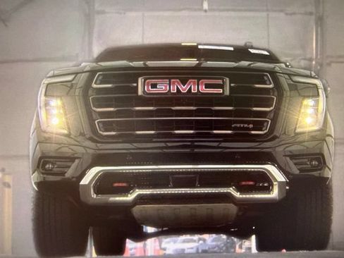 Used 2025 GMC Yukon AT4 Ultimate AWD/4WD image 16