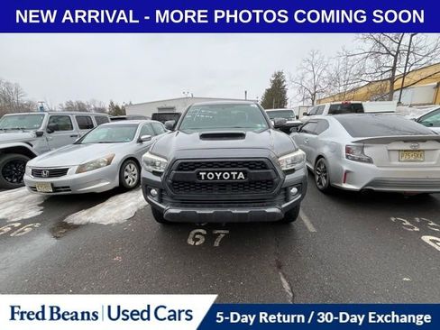 Used 2016 Toyota Tacoma TRD Sport w/ Towing Package image 6