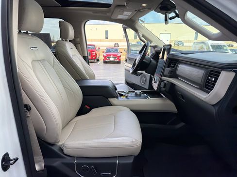 Certified 2024 Ford Expedition Max Platinum image 36
