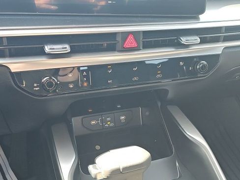 New 2026 Kia Sorento LX FWD image 13